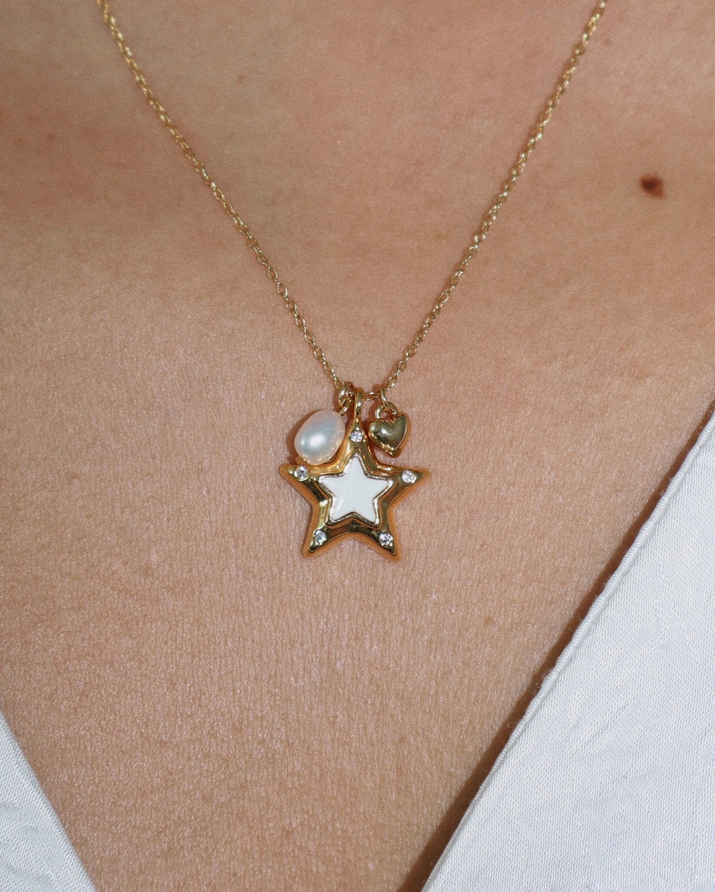 LUCKY STAR CHARM NECKLACE- WHITE